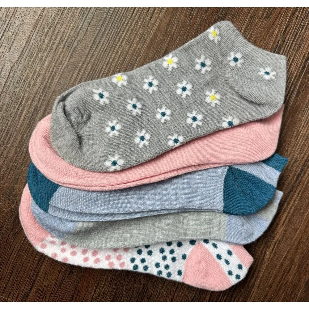 Women's Decorative No Show Socks Five Pairs Shoe Size 4-8 Brand New Low Cut Cute